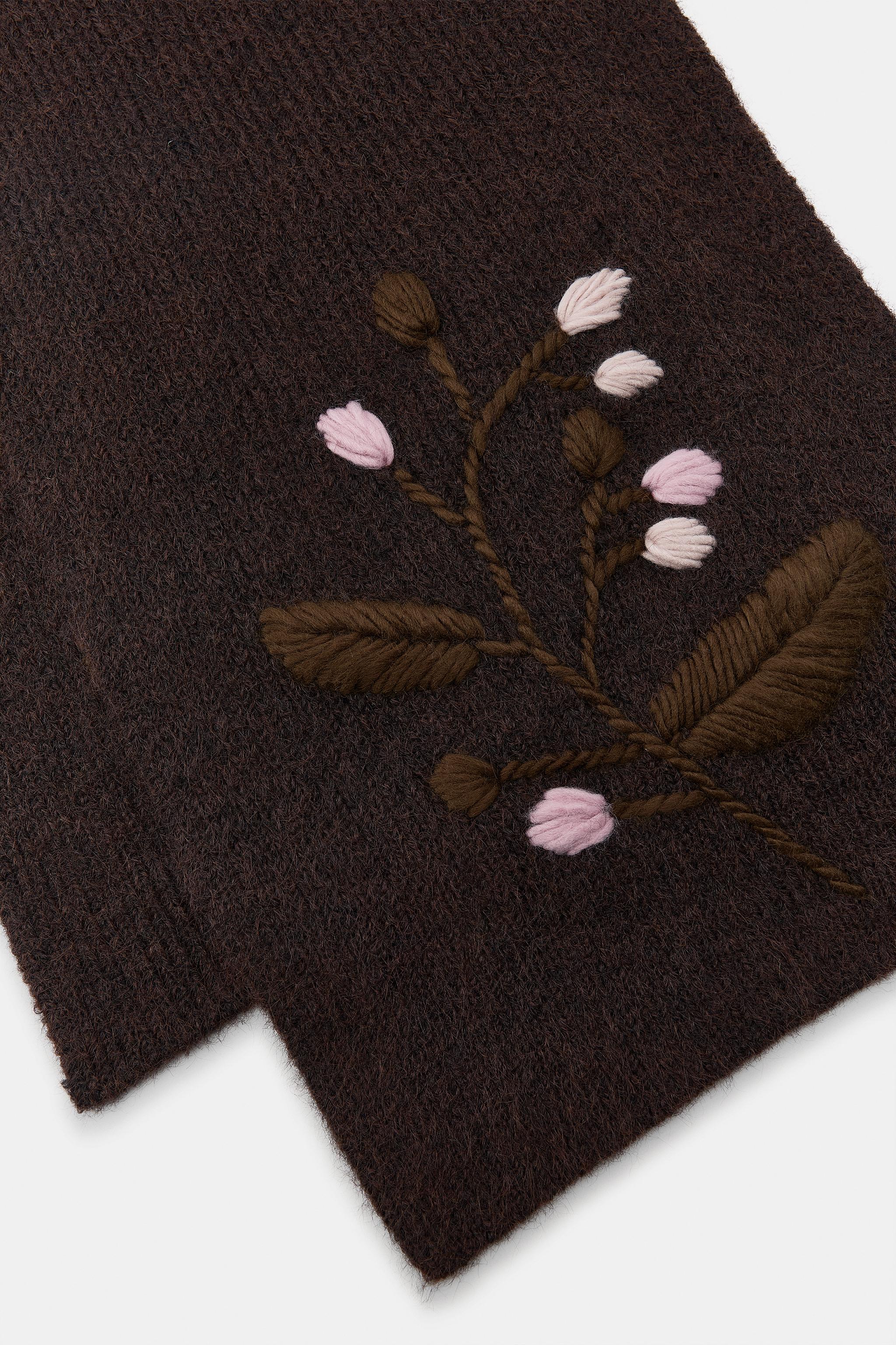 KNIT SCARF WITH FLORAL EMBROIDERY